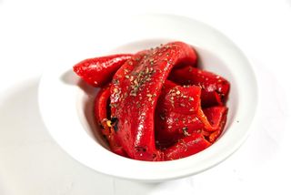 Salată de ardei copți