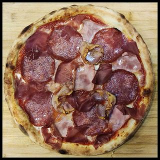 8.Pizza Quattro Carni (50 cm)