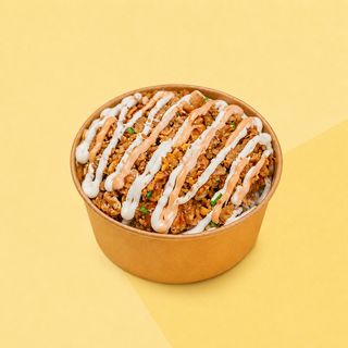 Bowl De Arroz Con Pollo Crujiente Cóctel