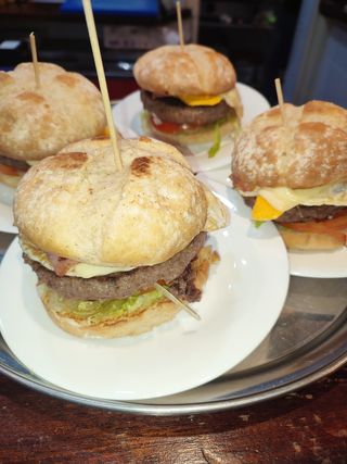 Hamburguesa De Buey Con Queso (200 G.)