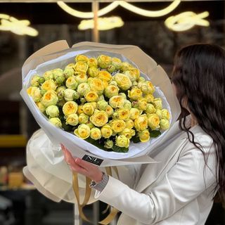 25 гілочок неймовірної кущової троянди 