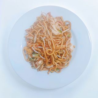 140. Ramen con pollo e verdure saltato