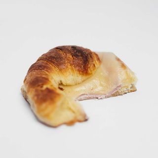 Medialuna Con Jamón Y Queso