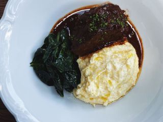 Яловича щока з полентою (340g)