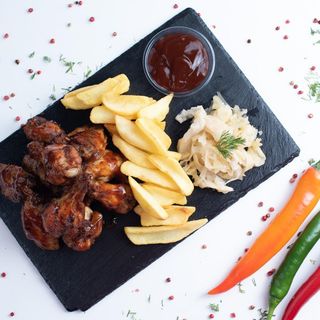 Meniu Mini aripioare de pui cu sos bbq la gratar