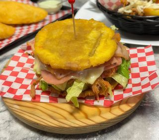 Patacón De Carne Mechada