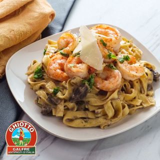 Tagliolini cu ton prospat si rosii cherry si capere