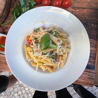 Pennes com Frango e Brócolis