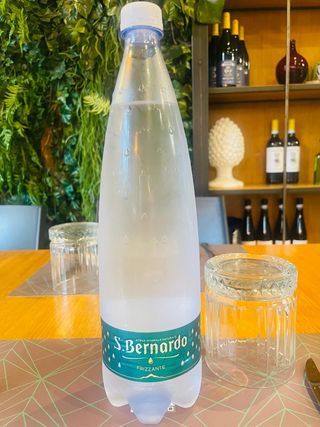 Acqua naturale