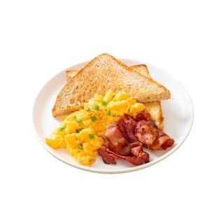 Huevos Revueltos Con Bacon Y Pan Tostado