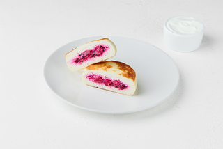 Сирник пузатий з пітахая та базиліком