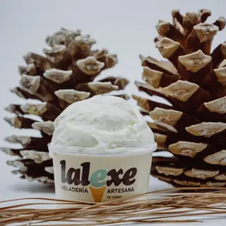 Helado Con Chocolate Blanco Con Ahumado Pinocha 1 L.