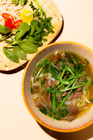 Zupa Pho z wołowiną gotowaną