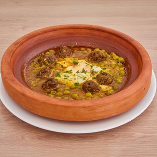 Tajine De Albóndigas Con Huevo