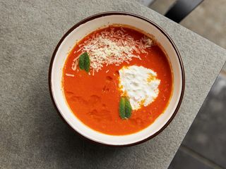 Томатний суп з страчателлою (350g)