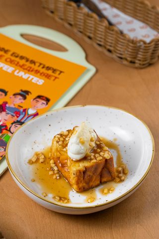 Творожная запеканка с маскарпоне и бананово-карамельным соусом (350г)