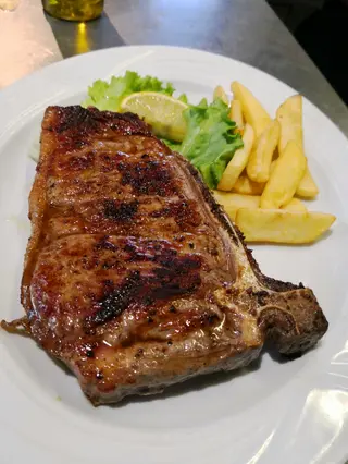 Costata di Manzo alla Griglia con Patate