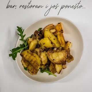 Pečeni krompir sa lukom i suhim mesom