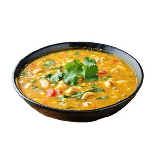 Sopa de mondongo con arroz blanco, banano y aguacate