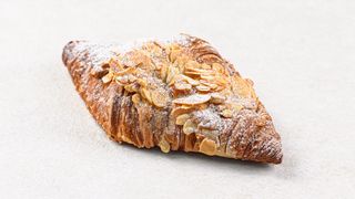 Круассан миндальный