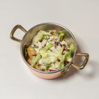 Insalatona di pollo con crostoni