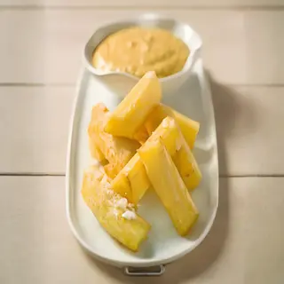 Yucas Fritas Con Salsa Huancaína
