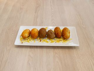 Croquetas (6 Uds.): Jamón, boletus con trufa, gambas al ajillo
