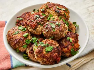 Meatballs With Chips (6 Pcs)