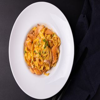 Tagliatelle cu somon