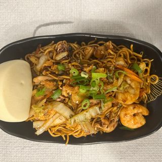TALLARINES FRITO CON MARISCO (Puesto 2)