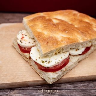 Focaccia caprese
