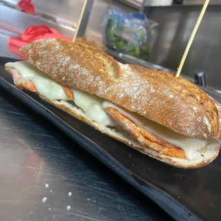 Bocata Cinta de Lomo con Queso