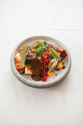 Foie gras flambat cu cognac pe brioșă de casă la jar