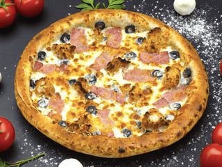 Pizza Specialitatea Casei Medie (523g)
