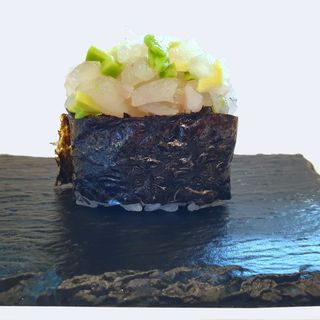 Gunkan tartare di ricciola