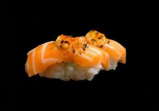 Nigiri Spicy Salmón (2 Uds.)