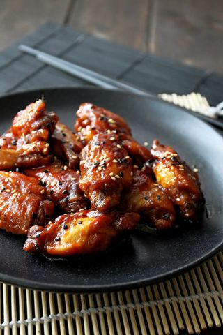 Пилешки крилца на тиган с "Азиатски сос" (400г)