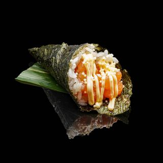 Temaki spicy sake