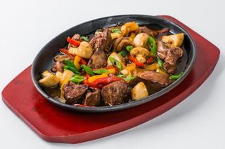 Баранина на жаровне с грибами