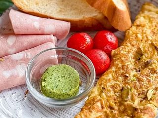 Omlet serowy z mozzarella i mortadelą (350g)