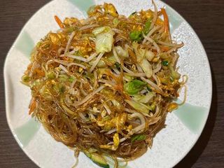 Spaghetti di soia saltato con verdure