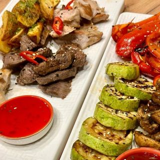 М'ясна дошка на компанію