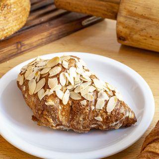 Croissant z Migdałami