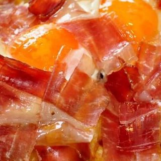 Huevos Rotos Con Jamon Iberico