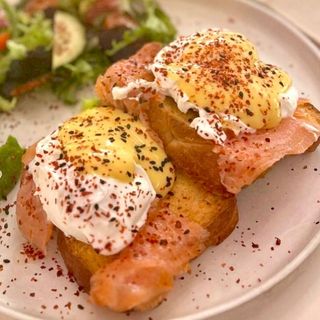 Huevos Benedict Salmón