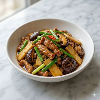Cerdo Con Bambú Y Setas Chinas