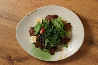 Теплый салат с говядиной (300 г)