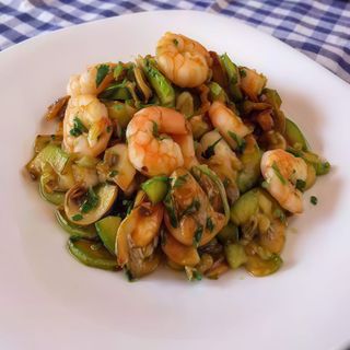 Gambas Con Champinones.