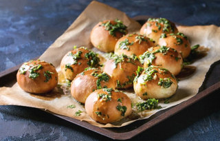 Пампушка з "часниковою олією"