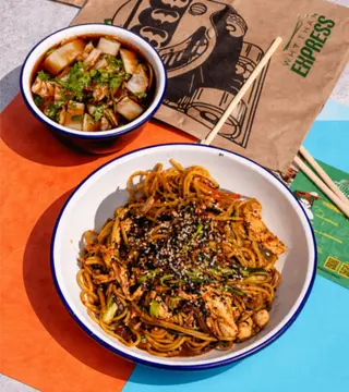 Makaron pszenny z kurczakiem + Tajski rosół